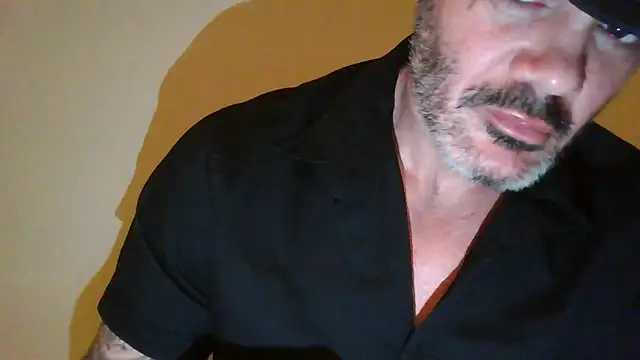 Snapshot of Yvar38 chatting on February 8, 9:51 pm Yvar38 online show from February 8, 9:51 pm