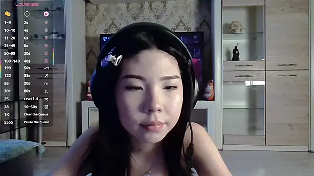 AprilOnilll online show from February 25, 11:53 am