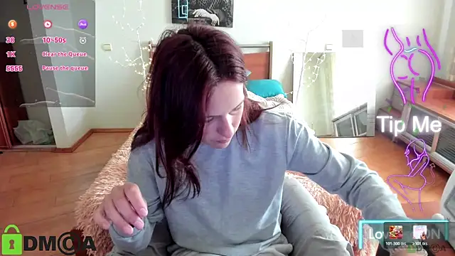 Lily Viola online show from April 29, 8:18 am