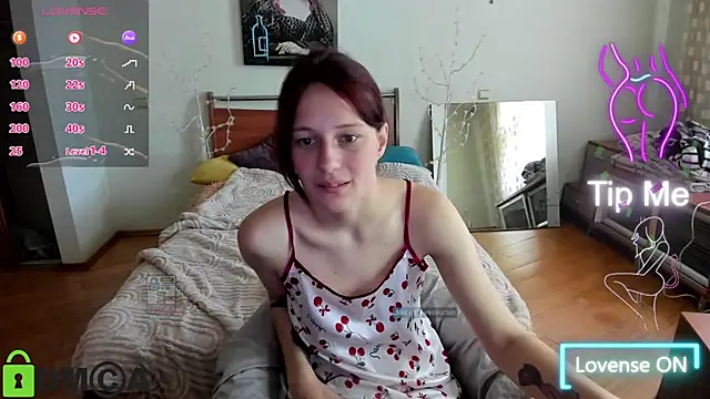 Snapshot of Lily_Viola chatting on May 6, 7:35 am Lily Viola online show from May 6, 7:35 am
