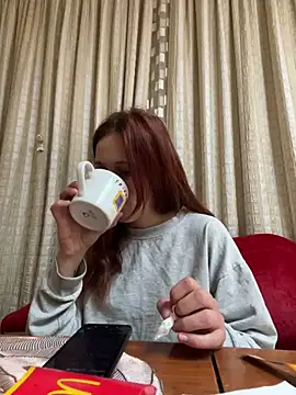 Snapshot of Lily_Viola chatting on June 1, 6:37 am Lily Viola online show from June 1, 6:37 am