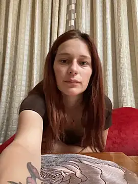 Snapshot of Lily_Viola chatting on June 5, 6:52 am Lily Viola online show from June 5, 6:52 am