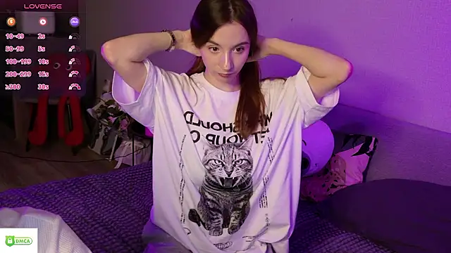 Snapshot of Candyy_Molly chatting on March 15, 1:22 am Candyy Molly online show from March 15, 1:22 am