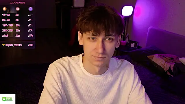 Snapshot of Candyy_Molly chatting on March 16, 1:33 am Candyy Molly online show from March 16, 1:33 am