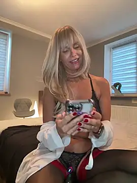 Snapshot of NaughtyNinky chatting on August 7, 5:37 pm NaughtyNinky online show from August 7, 5:37 pm