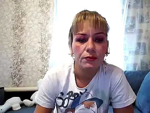 Snapshot of MissKryss chatting on February 7, 11:47 am MissKryss online show from February 7, 11:47 am