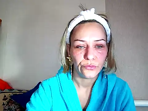 Snapshot of MissKryss chatting on February 8, 5:33 am MissKryss online show from February 8, 5:33 am