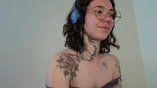 Snapshot of Dirty_Pink chatting on June 24, 8:02 am Dirty Pink online show from June 24, 8:02 am