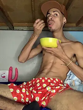 Snapshot of alexx_23cm chatting on February 3, 8:47 pm alexx 23cm online show from February 3, 8:47 pm