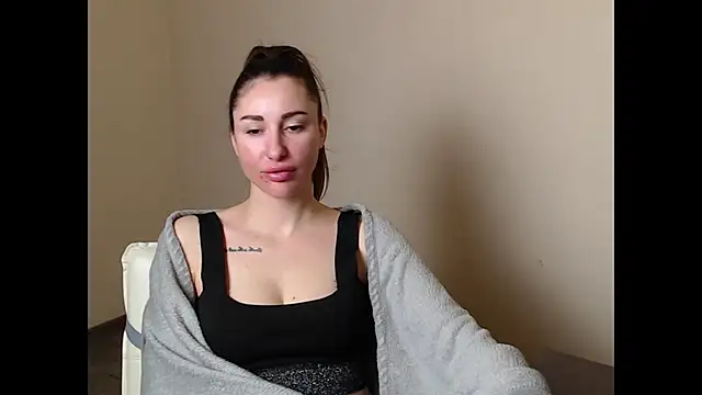 cammila horn online show from February 3, 6:40 am