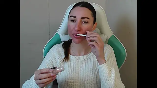 cammila horn online show from March 10, 6:40 am