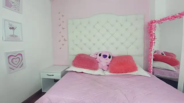 Clarita Hill online show from February 9, 7:18 pm