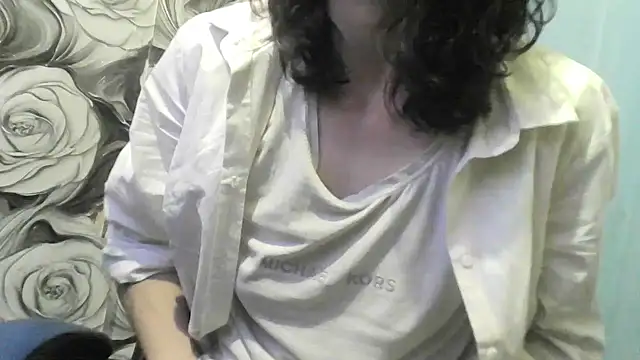 Snapshot of _wolfxsnowy_ chatting on June 4, 8:15 pm wolfxsnowy online show from June 4, 8:15 pm