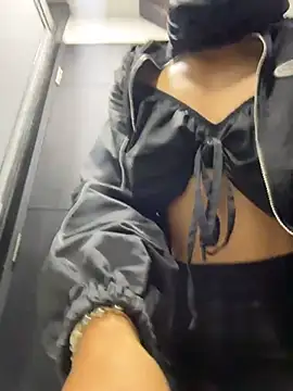 TaylorrHill online show from March 3, 6:03 pm