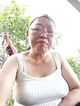 Snapshot of Agnes-baby chatting on May 14, 10:44 am Agnes-baby online show from May 14, 10:44 am