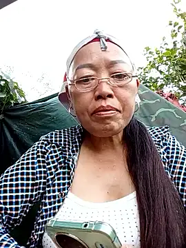 Snapshot of Agnes-baby chatting on May 15, 10:55 am Agnes-baby online show from May 15, 10:55 am