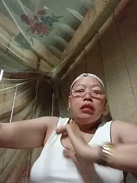 Snapshot of Agnes-baby chatting on May 17, 10:50 pm Agnes-baby online show from May 17, 10:50 pm