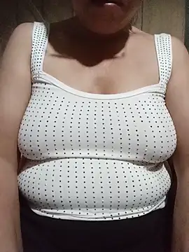 Snapshot of Agnes-baby chatting on June 3, 10:37 pm Agnes-baby online show from June 3, 10:37 pm