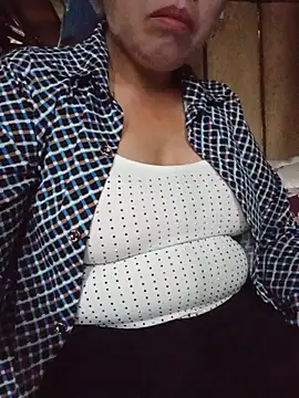 Snapshot of Agnes-baby chatting on June 11, 12:32 am Agnes-baby online show from June 11, 12:32 am