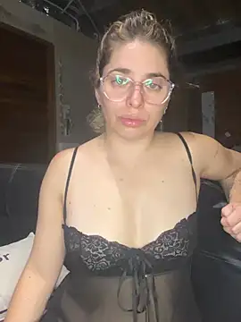 Snapshot of soyanahii chatting on May 6, 8:19 am soyanahii online show from May 6, 8:19 am