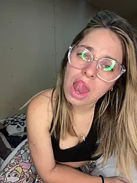Snapshot of soyanahii chatting on May 21, 1:34 am soyanahii online show from May 21, 1:34 am