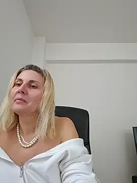 Amelia9798 online show from February 14, 7:38 am