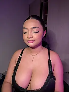 Snapshot of SASHASTRADA_ chatting on March 20, 3:22 am SASHASTRADA online show from March 20, 3:22 am