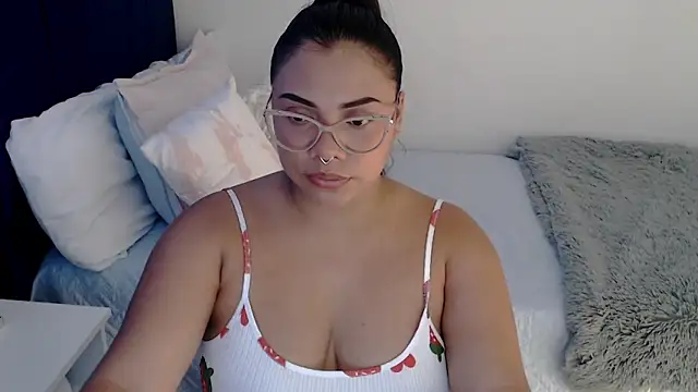 isabelateran online show from March 18, 6:22 pm