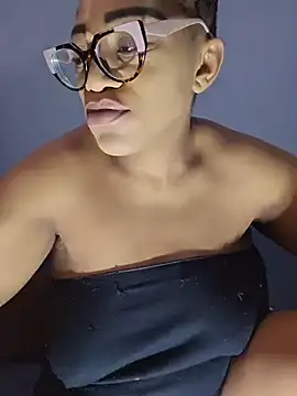 Snapshot of Sultrydiva1 chatting on February 22, 8:13 am Sultrydiva1 online show from February 22, 8:13 am