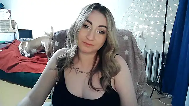 Snapshot of FoxyAnn12 chatting on April 9, 1:27 pm FoxyAnn12 online show from April 9, 1:27 pm