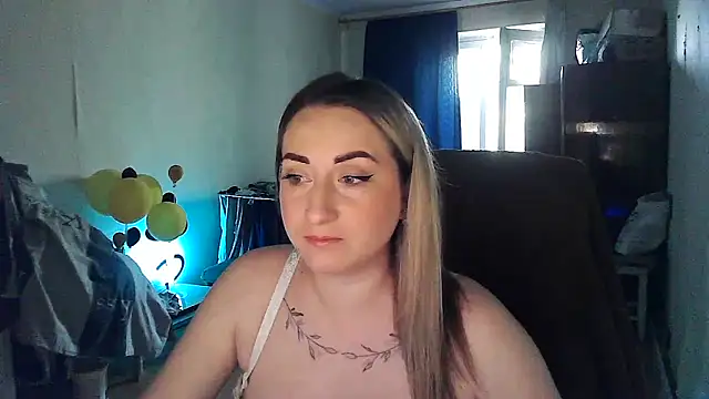 Snapshot of FoxyAnn12 chatting on June 22, 1:41 pm FoxyAnn12 online show from June 22, 1:41 pm