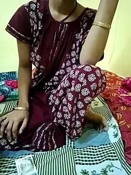 Snapshot of Angelqueen15 chatting on February 9, 2:21 pm Angelqueen15 online show from February 9, 2:21 pm