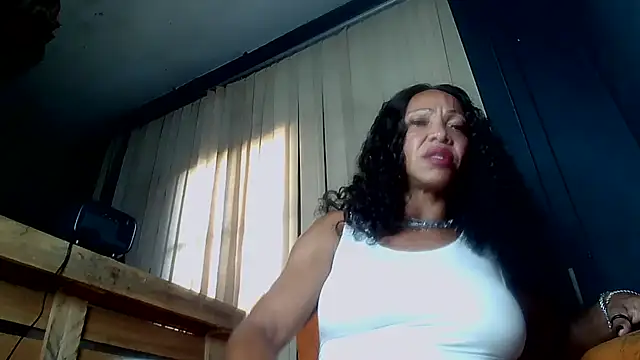 Snapshot of paolla23cm_brasil chatting on April 14, 5:52 pm paolla23cm brasil online show from April 14, 5:52 pm