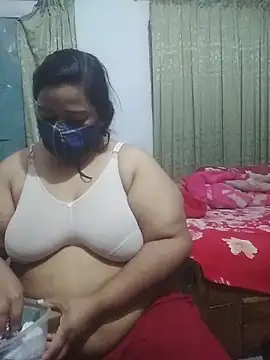 momo loves online show from February 21, 4:30 pm