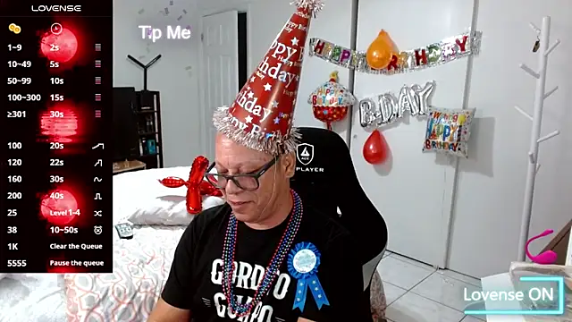 Snapshot of Daddy_1970 chatting on May 15, 10:00 am Daddy 1970 online show from May 15, 10:00 am