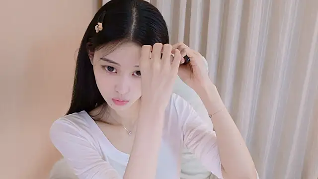 Snapshot of iiiiiiiiiu chatting on April 11, 12:09 pm iiiiiiiiiu online show from April 11, 12:09 pm