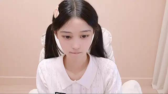 Snapshot of iiiiiiiiiu chatting on May 11, 2:45 pm iiiiiiiiiu online show from May 11, 2:45 pm