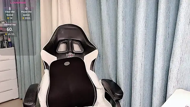 Snapshot of LuLu-lll chatting on February 12, 5:30 pm LuLu-lll online show from February 12, 5:30 pm