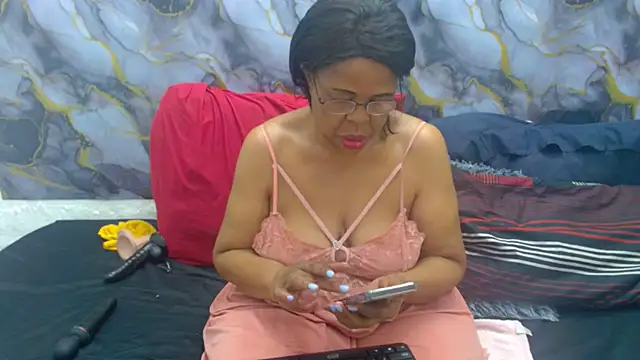 Snapshot of SEXY_MATURExx chatting on May 6, 4:45 pm SEXY MATURExx online show from May 6, 4:45 pm