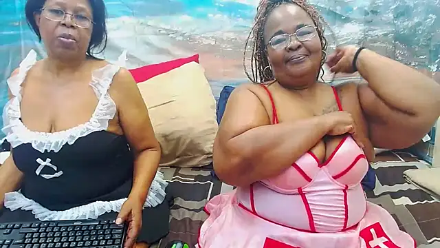 Snapshot of SEXY_MATURExx chatting on June 11, 6:17 pm SEXY MATURExx online show from June 11, 6:17 pm