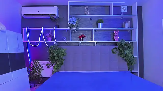 StephieRousee online show from July 29, 5:27 am