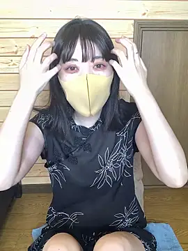 Snapshot of minami_room chatting on May 18, 6:19 am minami room online show from May 18, 6:19 am