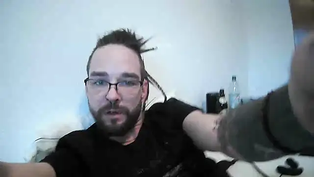 Snapshot of HornyBS92 chatting on January 6, 8:51 am HornyBS92 online show from January 6, 8:51 am