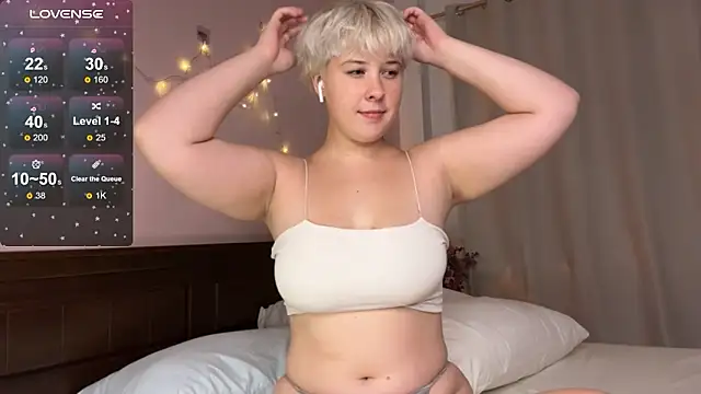 EvaSuunny online show from March 13, 4:46 pm