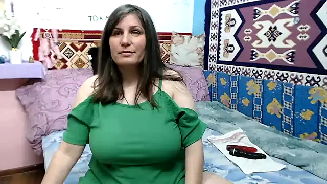 Adelinemilf online show from April 19, 5:01 pm
