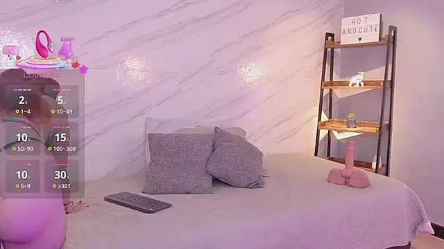Snapshot of mia_gold_ chatting on May 30, 7:00 pm mia gold online show from May 30, 7:00 pm