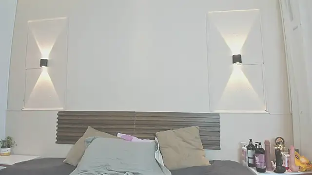 Snapshot of mia_gold_ chatting on July 1, 6:51 pm mia gold online show from July 1, 6:51 pm