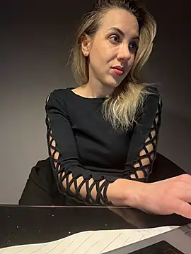 ElenaWhitmore online show from February 23, 10:29 pm