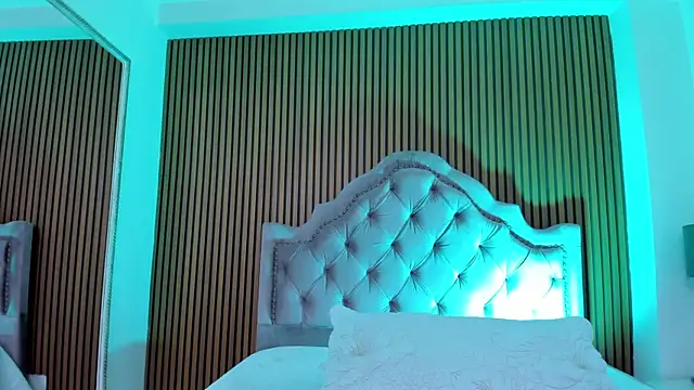 Violett hott  online show from January 16, 1:26 pm