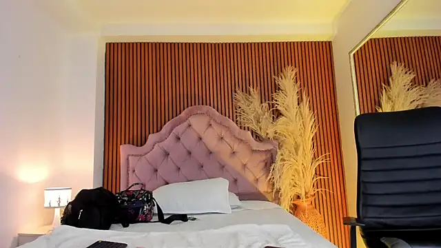 Violett hott  online show from April 26, 12:58 pm